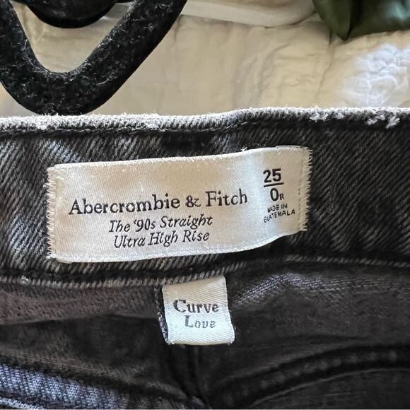 Abercrombie Ultra High Rise 90s Straight Jeans - Curve Love - Picture 10 of 10